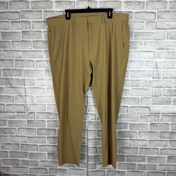 Fabletics The Only Pant Classic Beige Straight Leg Chino Pants Mens 42 x 32 - Picture 1 of 9